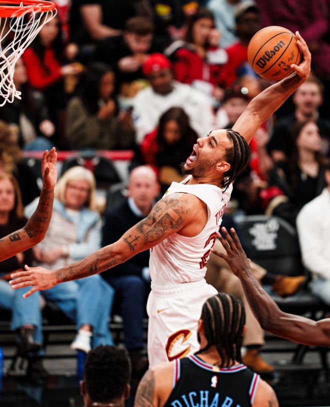 哈登36分率骑士狂胜公牛 末节关键中投锁定胜局