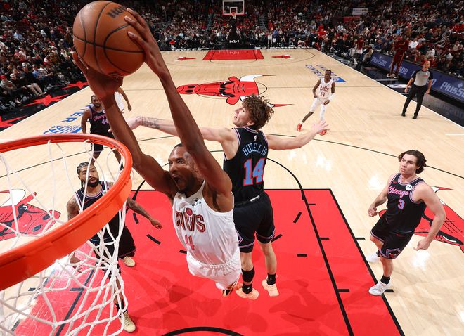 哈登36分率骑士狂胜公牛 末节关键中投锁定胜局