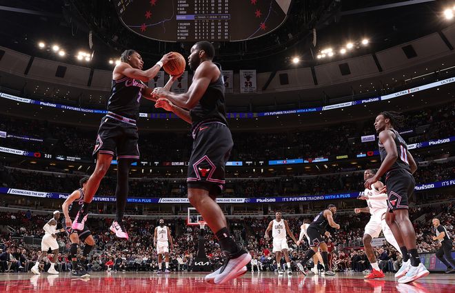 哈登36分率骑士狂胜公牛 末节关键中投锁定胜局