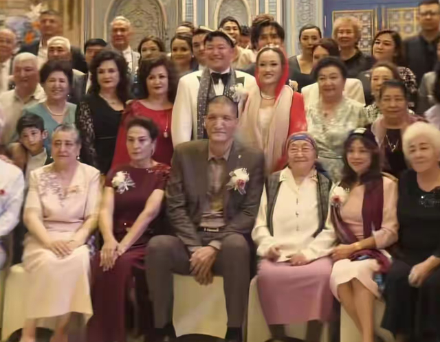 巴特尔NBA生涯回顾：从移动长城到家庭幸福的传