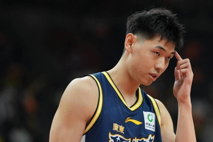 杜锋执教风格突变崔永熙激励全队冲击季后赛