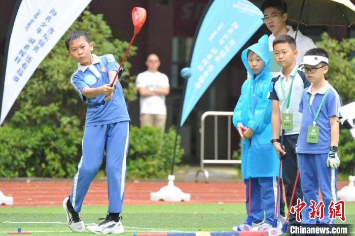 深圳校园高尔夫联赛落幕 学生担当裁判助阵赛事