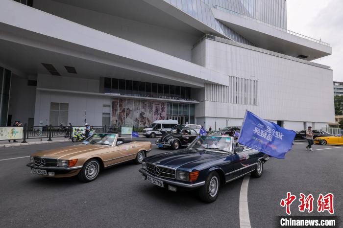 粤港澳经典老爷车巡游点亮广州全运筹备