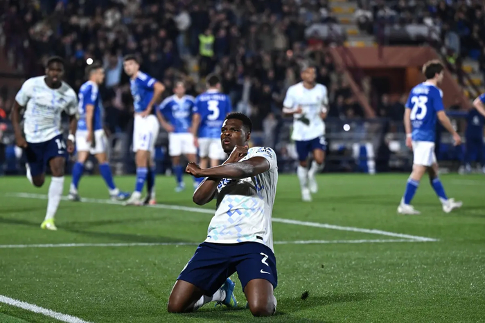 国际米兰13年逆转轮回再现 4-3险胜科莫扩大积分