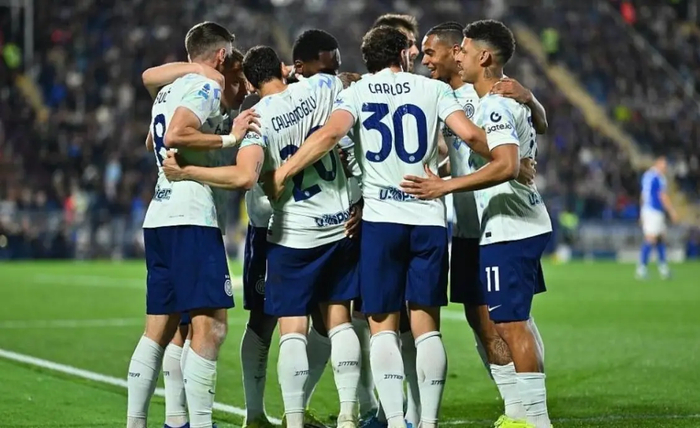 国际米兰13年逆转轮回再现 4-3险胜科莫扩大积分