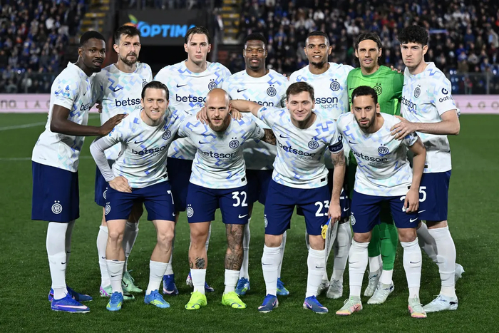 国际米兰13年逆转轮回再现 4-3险胜科莫扩大积分