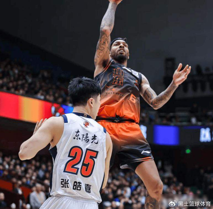 张皓嘉高光与低谷：广东队用人争议引热议