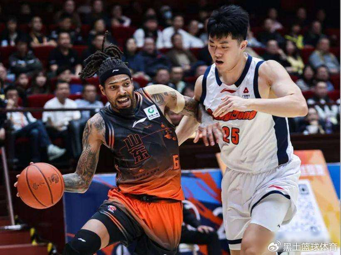 张皓嘉高光与低谷：广东队用人争议引热议