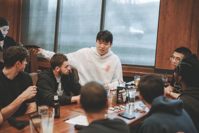 杨瀚森请混音全队聚餐 共叙赛场情谊