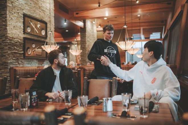 杨瀚森请混音全队聚餐 共叙赛场情谊